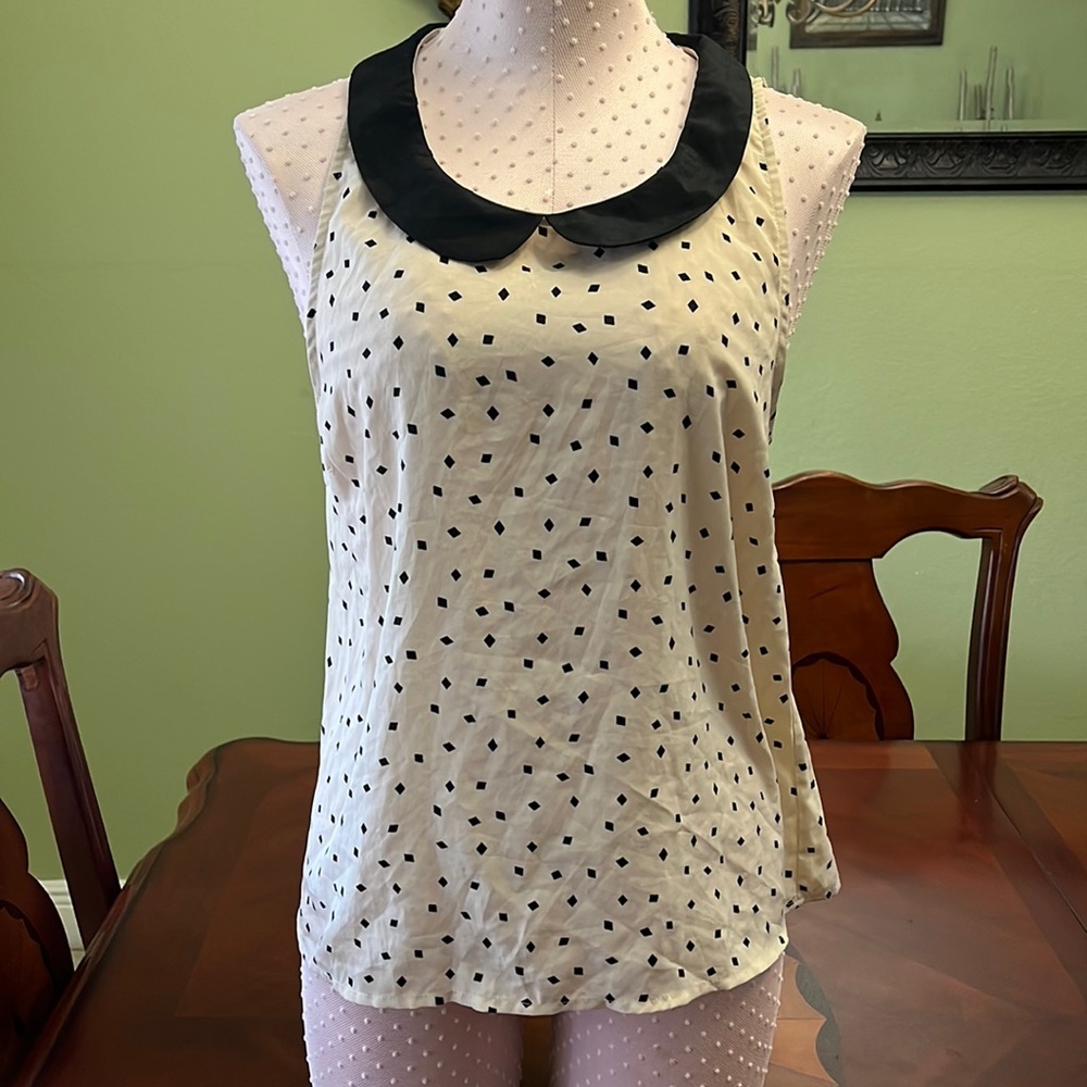 Polka dots collar top